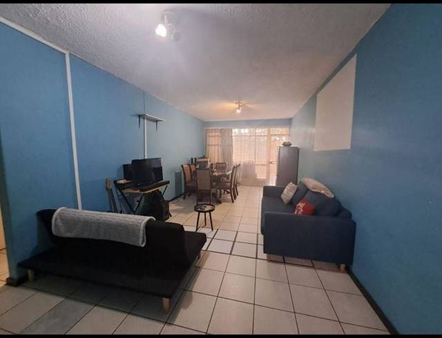 2 BEDROOM TOWNHOUSE FOR SALE IN EDLEEN